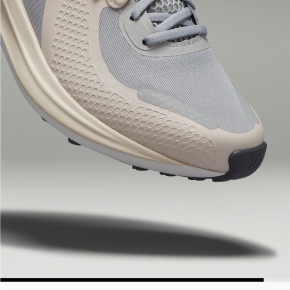 Lululemon blissfeel trail running shoe - Picture 7 of 8